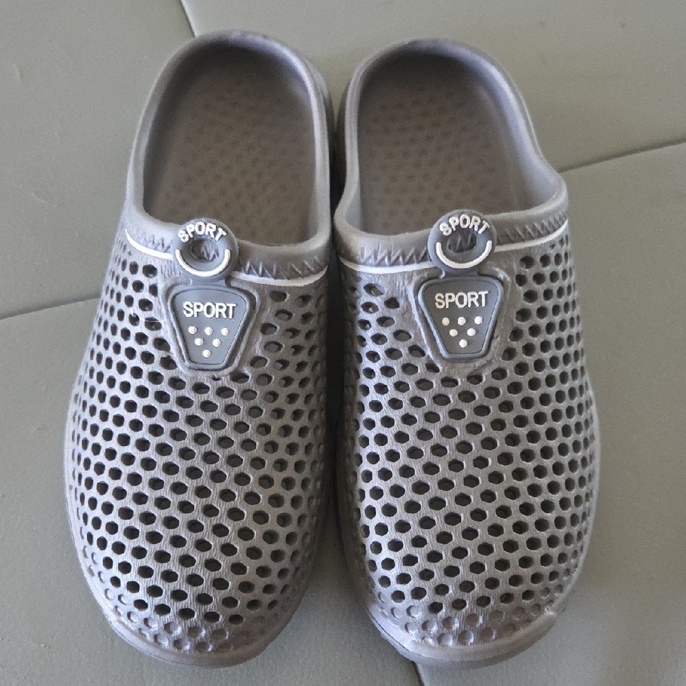 Gray Slip-On Super Lightweight Garden Beach Clogs Womens Size 5.5 NWOT